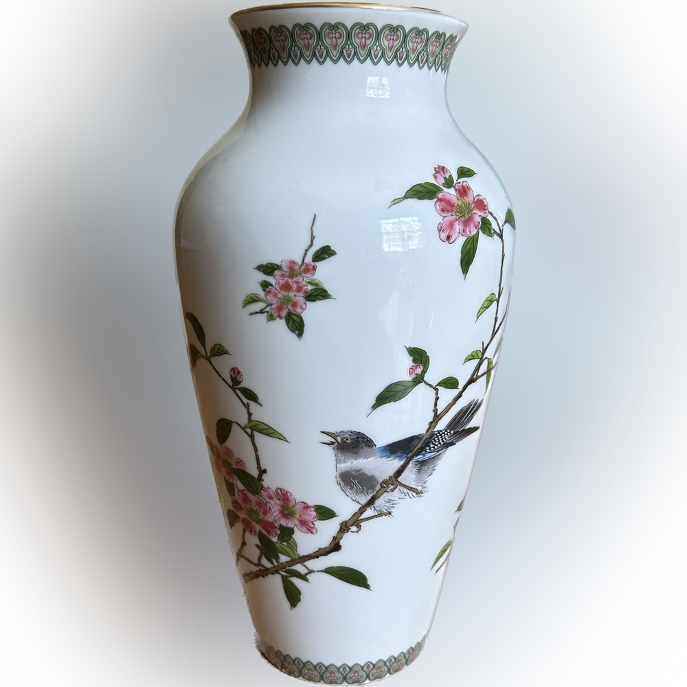 Shibata Japanese Porcelain Vase